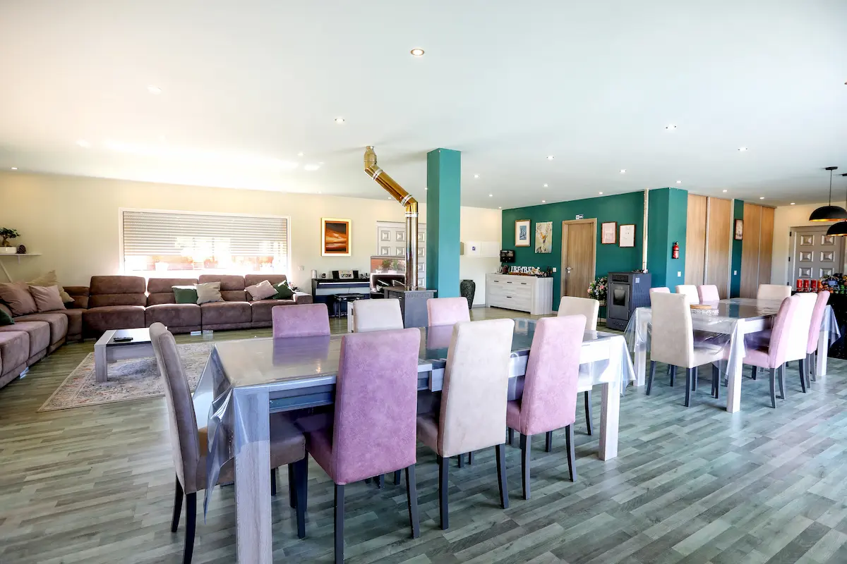 Shared lounge & dining
